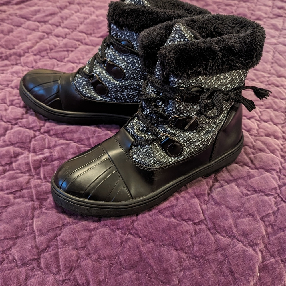 Tella Authentech womens rainy day boots..